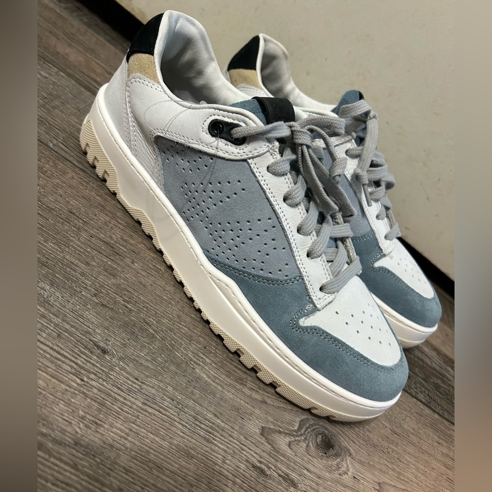 P448 - Mason sneaker shoe in Retro Blue & white